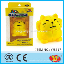 2016 novo produto YJ YongJun Fortune gato Magia Puzzle Cube Brinquedos Educativos Embalagem Inglês para a promoção